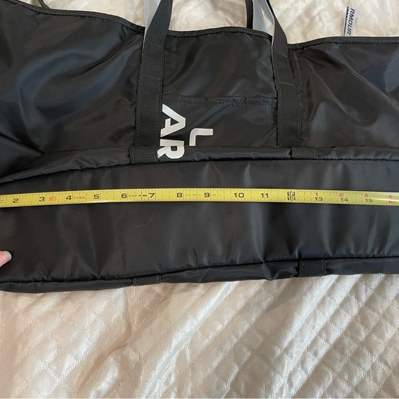 Guc UnderArmour gym tote. Double handles ! - Picture 6 of 6